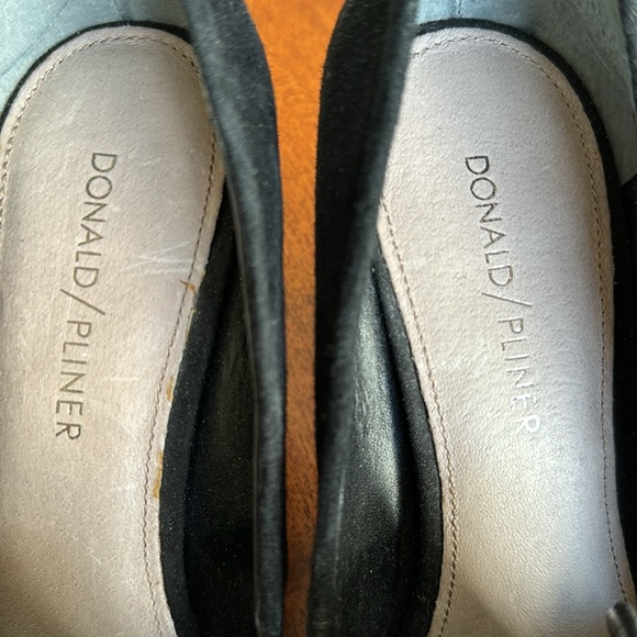 Donald Pliner Black Suede Chunky Heels (7.5) - Picture 8 of 8